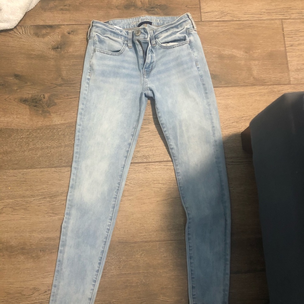 NWOT American Eagle Light Wash Jeans